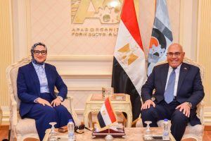 "العربية للتصنيع" تبحث مع محافظ الوادي الجديد تصنيع احتياجات مشروعات التنمية بالمحافظة
