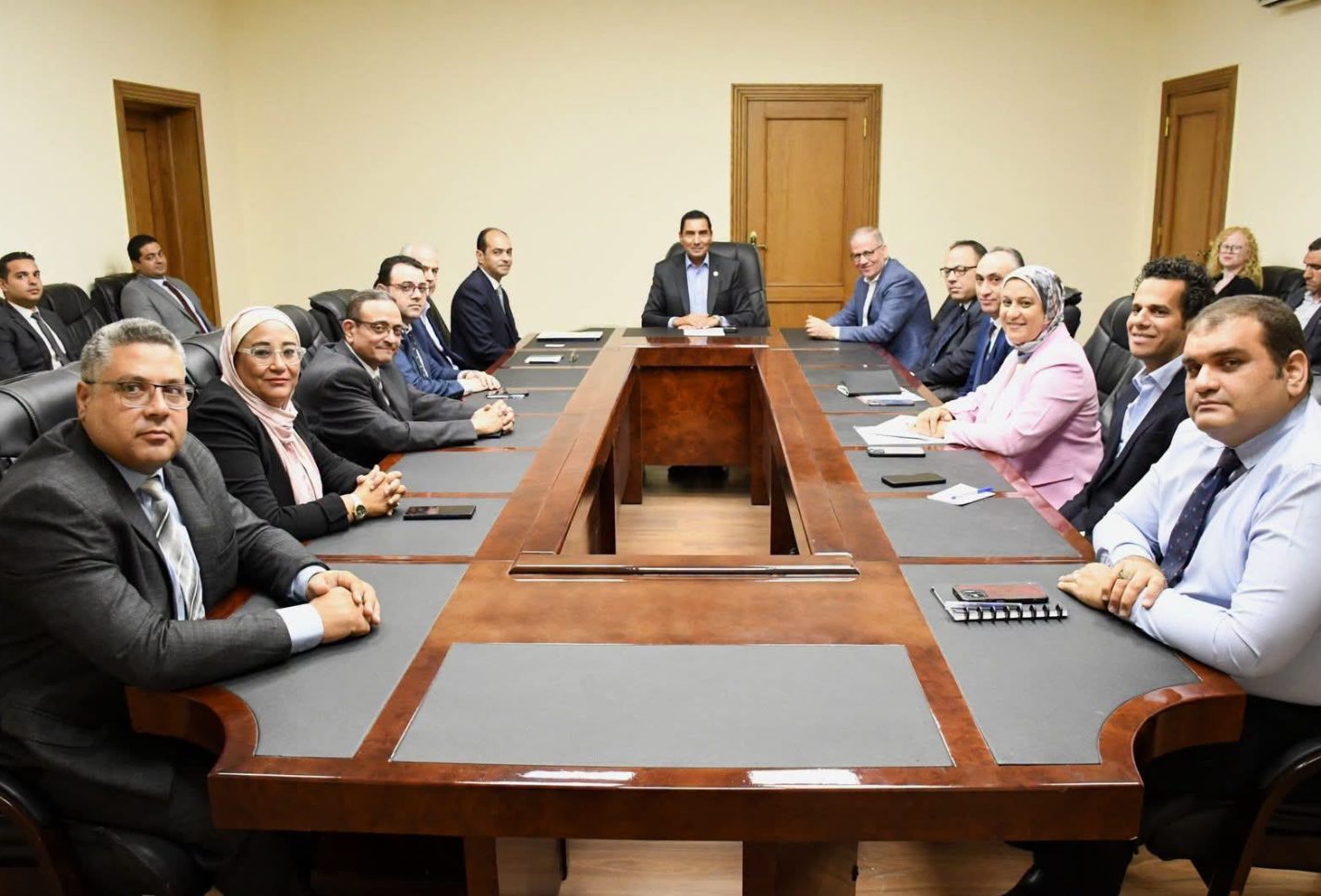 لتأهيل الكوادر وفق المعايير الدولية.. وزير الشباب يبحث مع «المجلس الصحي» تطوير منظومة الطب الرياضي