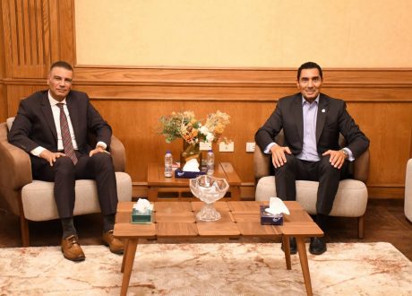 وزير الشباب ومحافظ جنوب سيناء يناقشان تطوير المنشآت وتوسيع المبادرات الرياضية