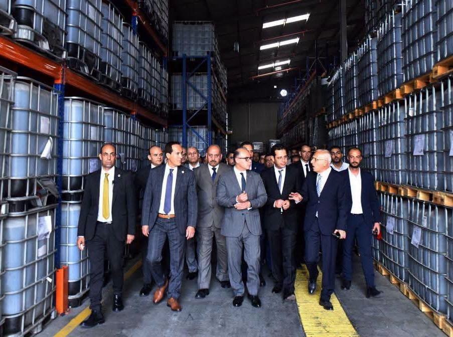 45 مليون متر سنويًا.. وزير الاستثمار يتفقد مصنع «دي إن إم» للغزل والنسيج بدمياط