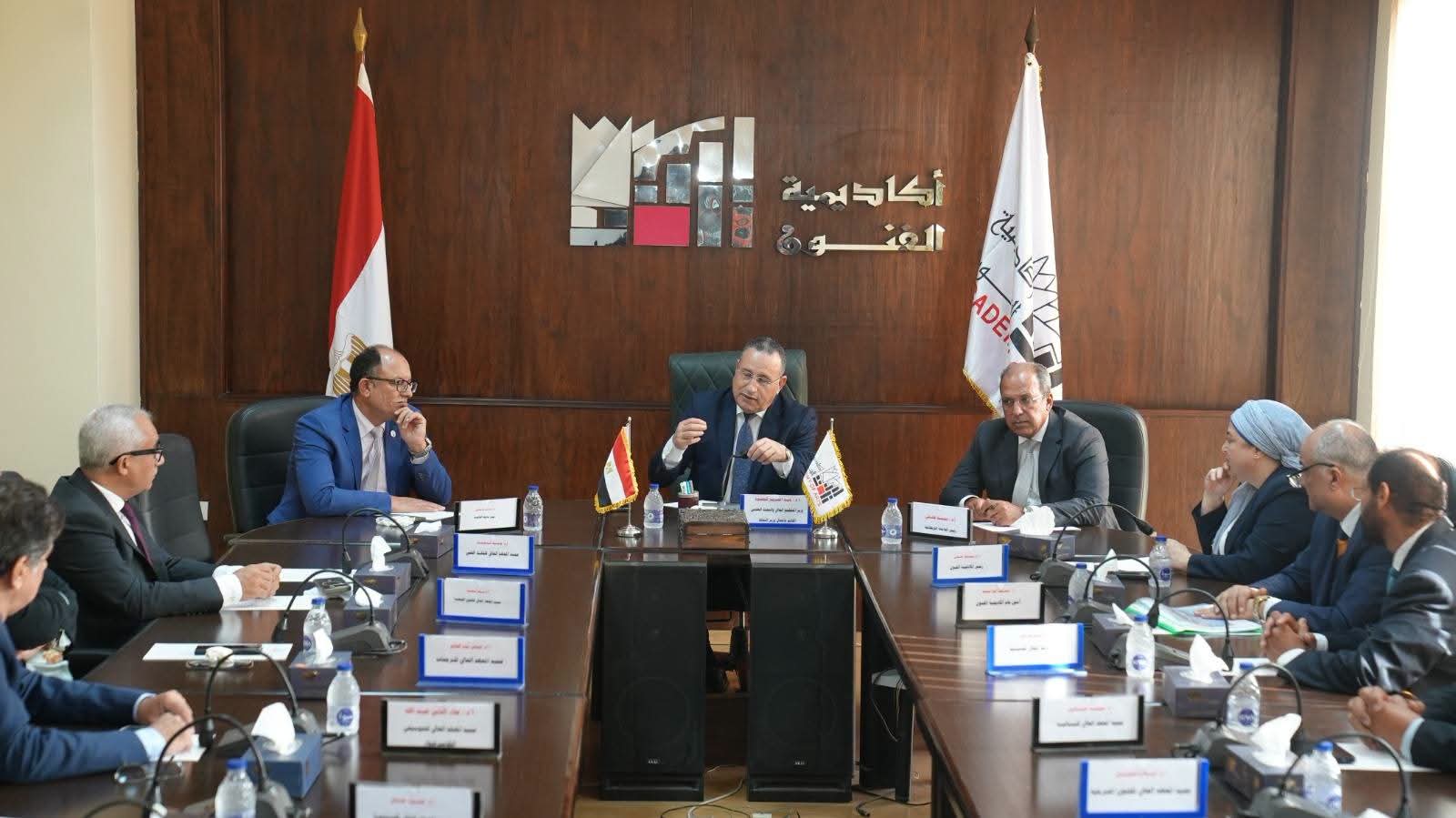 وزير التعليم العالي والبحث العلمي والقائم بأعمال وزير الثقافة يجتمع مع عمداء معاهد أكاديمية الفنون