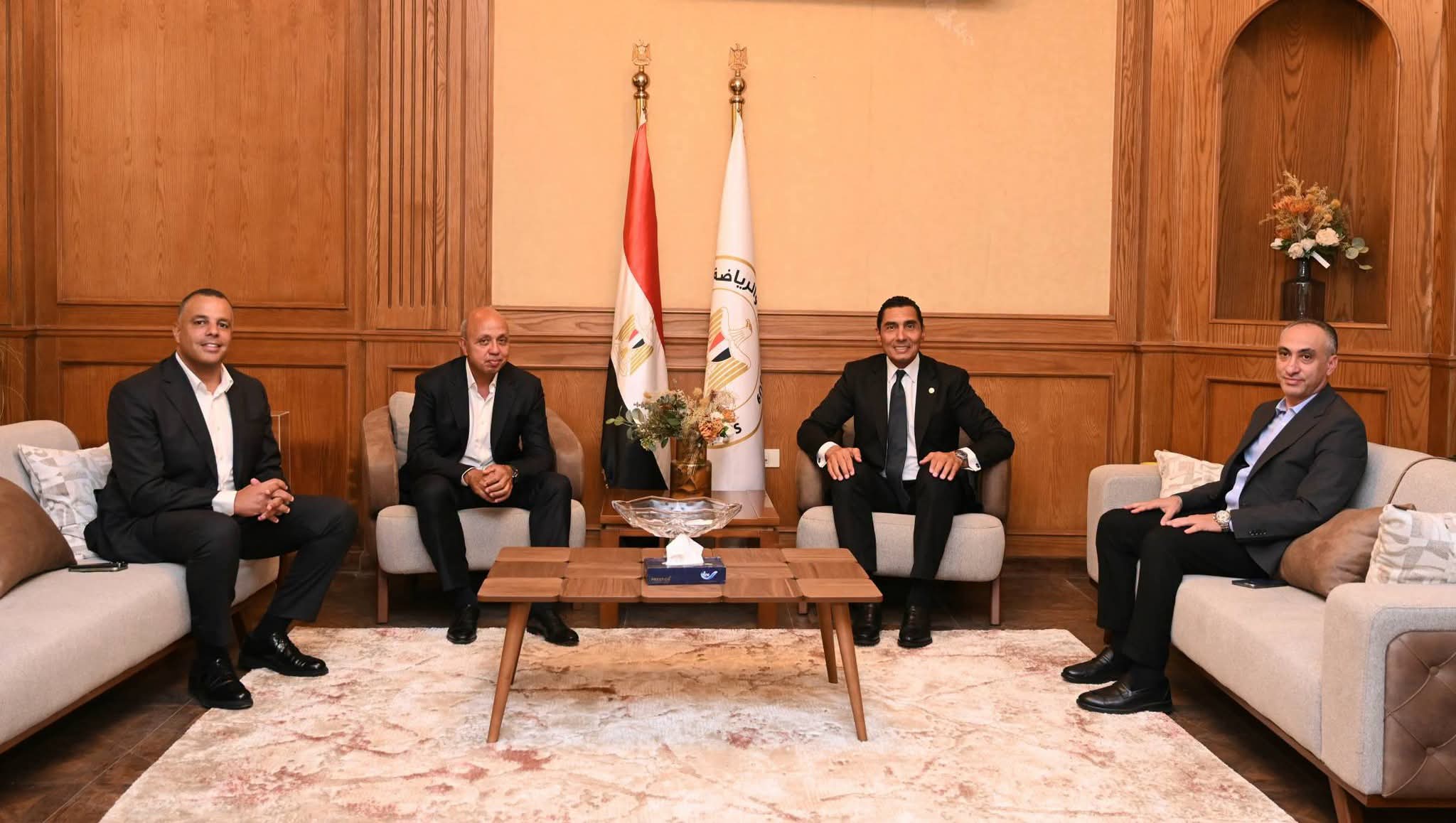 وزير الشباب والرياضة يبحث مع رئيس شركة لاند مارك للتطوير العقاري “LMD “سبل دعم الأبطال الرياضيين ورعايتهم