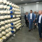استثمارات 900 مليون جنيه.. وزير الصناعة يتفقد مصنعين للغزل والنسيج بالسادس من أكتوبر