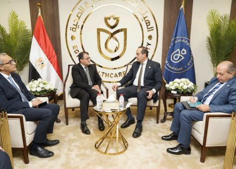 الرعاية الصحية تبحث مع الخارجية علاج المرضى الأفارقة في مصر ونقل الخبرات الطبية.. ومبادرات لدعم دول حوض النيل والقرن الإفريقي