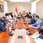 وزير العمل يبحث تنظيم التوظيف الإلكتروني وحماية الشباب من الإعلانات الوهمية