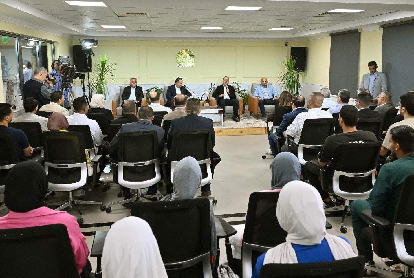 مدبولي لطلاب الجامعات بالسويس: حافظوا على بلدكم.. وتطوير التعليم وتوفير فرص العمل من أولويات الدولة