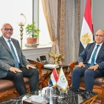 وزير الري يبحث مع محافظ الإسكندرية استعادة الشواطئ.. وإنهاء المشروع قبل الصيف المقبل