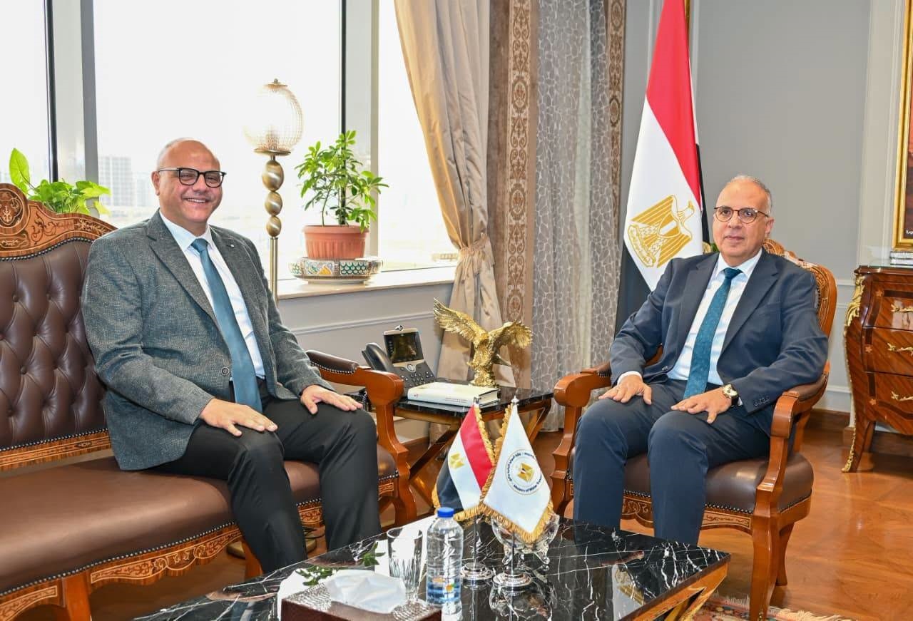 وزير الري يبحث مع محافظ الإسكندرية استعادة الشواطئ.. وإنهاء المشروع قبل الصيف المقبل