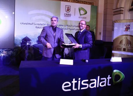 دعما للعملية التعليمية ..اتصالات مصر تطور البنية التكنولوجية لجامعة القاهرة