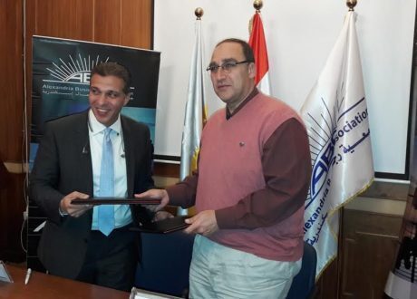 “يونليفر” و”رجال أعمال إسكندرية” توفران 100 فرصة عمل للمرأة المعيلة