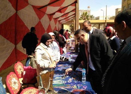 بالصور.. جامعة الإسكندرية تفتتح معرض «صنع في مصر» لمنتجات الطلاب