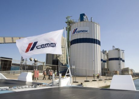 «cemex» شركة مكسيكية تخصصت في صناعة الاسمنت.. رفعت شعار «في خدمة الانسان».. فحاربة «الفقر والامية» داخل المجتع المصري