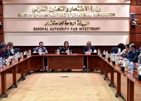 سحر نصر تبحث سبل تفعيل المبادرات التمويلية والفنية لمساندة صغار المزارعين