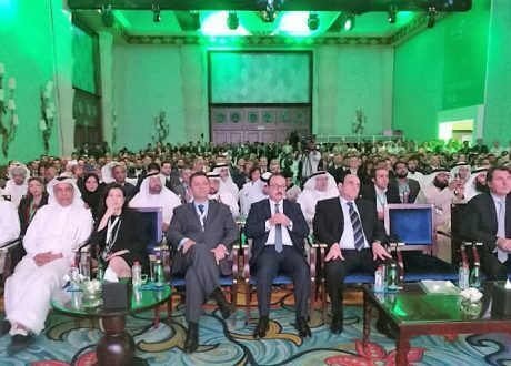 ياسر القاضي يلتقي قيادات شركة أبل العالمية لبحث فرص التعاون والاستثمار في مصر