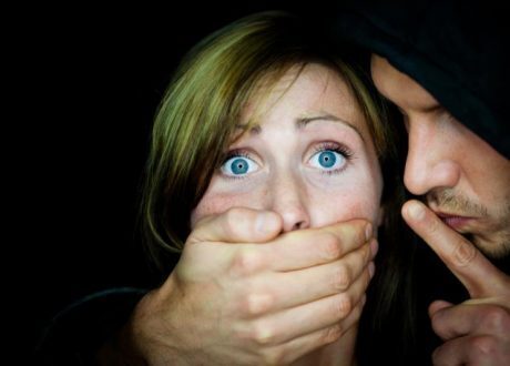 “مواجهة التحرش”..مهمة شاقة يتعاون الجميع لإنجازها حفاظا على مكانة المرأة