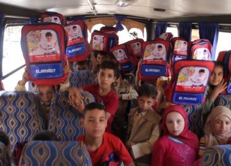 بالفيديو.. مؤسسة «العربي» تحتفل بالعام الدراسي الجديد بتوزيع الشنط المدرسية في بني سويف