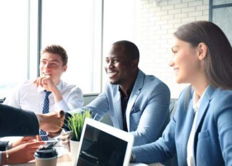 خبراء: ينبغي على الشركات الاهتمام بأنشطة المسئولية المجتمعية لجذب الأجيال الجديدة