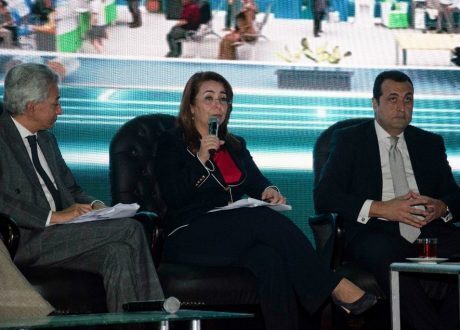 غادة والي: ربط 2650 وحدة اجتماعية بالمديريات وبقاعدة بيانات مركزية هى الأكبر للفقراء فى مصر