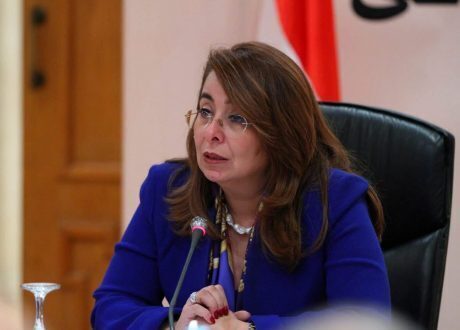 «غادة والي» توجه مديرية التضامن بسرعة إغاثة «ضحايا» عقارين روض الفرج المنهارين