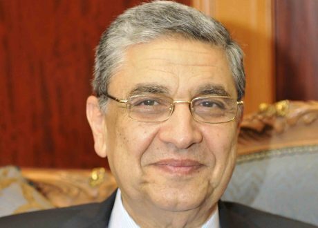 وزير الكهرباء يكشف عن الحلول المتاحة للحد من الانبعاثات الكربونية