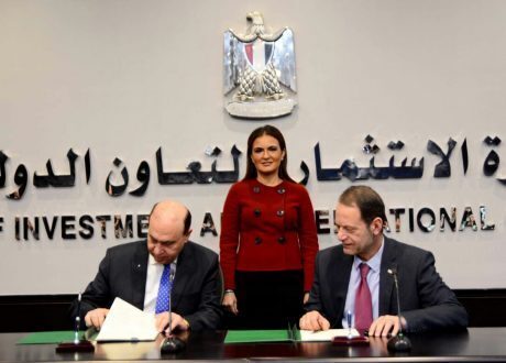 بالصور/وزيرة الاستثمار تشهد توقيع اتفاق تسوية ودية بين «مميش» و«السويس للتنمية الصناعية» بقيمة مليار جنيه