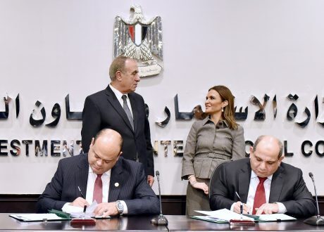 «الاستثمار» و«التنمية المحلية» تشهدان توقيع اتفاقية لإقامة مشروع استثمارى بالضبعة بقيمة 10 مليار جنيه