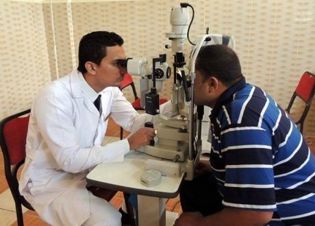 قافلة «أطباء من أجل السلام» تزور مدينتي دهب وشرم الشيخ لعلاج المواطنين بالمجان