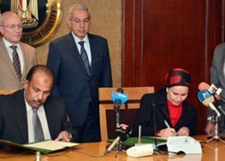 وزيرا التجارة والصناعة والإنتاج الحربي يشهدان توقيع 3 بروتوكولات لتنمية وتطوير الصناعة