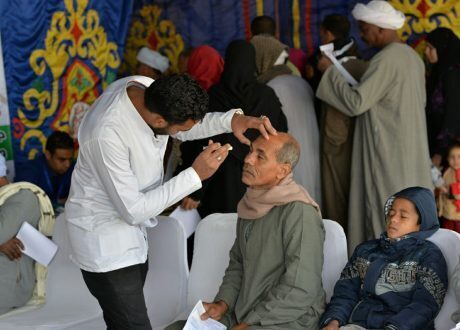 «عنيك فى عنينا» تنقذ 1700 مواطن من العمى بالأقصر