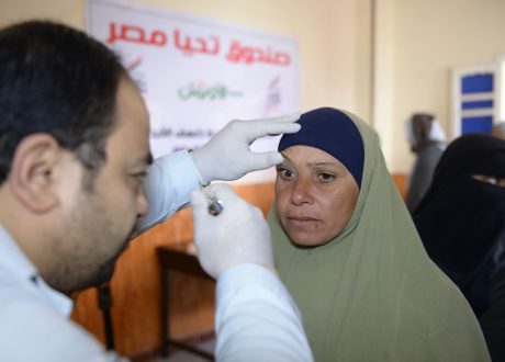 بالصور..«تحيا مصر» و«الأورمان» يطلقان قوافل موسعة لعلاج أمراض العيون بالفيوم