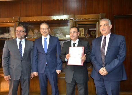 «القابضة للكهرباء» تسلم مركز تدريب «أبوقير» شهادة الأيزو «ISO9001-2015»