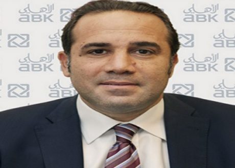 «الأهلي الكويتي» يمنح «المصرية لمساعدة صغار الصناع» 50 مليون جنيه