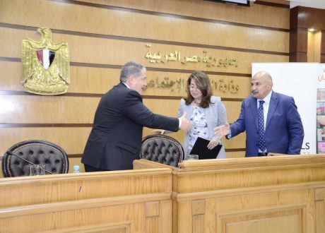 بالصور..والي توقع بروتوكول تعاون بين «الأورمان» ومجموعة «منصور» بقيمة 250 مليون جنيه