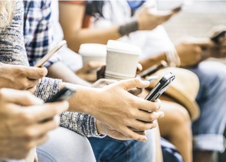 التطوع عبر الإنترنت آخر صيحات العمل المجتمعي