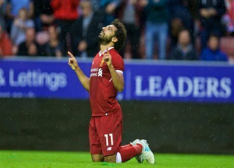 بين أفضل لاعب في أفريقيا وسفير للأعمال الخيرية قصة نجاح تسمى «محمد صلاح»
