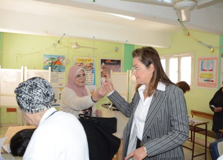 وزيرة التخطيط: العملية الانتخابية تسير بشكل منظم وحضاري وهي رسالة قوية للعالم