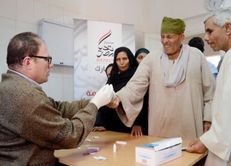 «تحيا مصر» يجري مسحًا طبيًا للكشف عن فيروس سي بالإسكندرية  