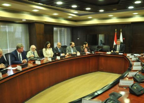 وزير النقل يلتقي وفد البنك الدولي لبحث إنشاء جهاز تنظيم نقل الركاب والبضائع