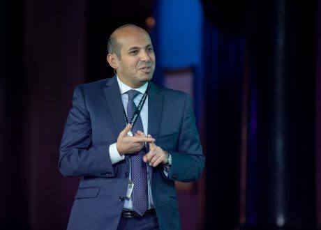 متطوع او موظف؟
