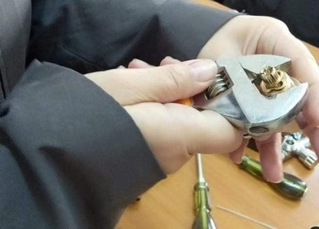 «القومي للمرأة» يدرب 30 سيدة على أعمال السباكة المنزلية بسوهاج