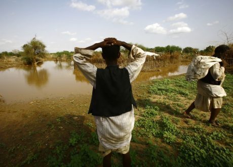 السودان : إنشاء بنك الكساء والغذاء للمتضررين من السيول والفيضانات