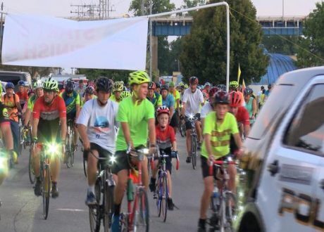 Bicyclists gather for Moonlight Ride for Hunger