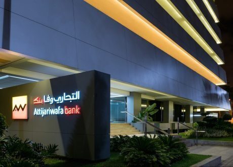 بالصور.. موظفو «التجاري وفا» يتطوعون لتحضير أكبر تبرع للأحذية