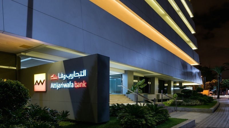 بالصور.. موظفو «التجاري وفا» يتطوعون لتحضير أكبر تبرع للأحذية