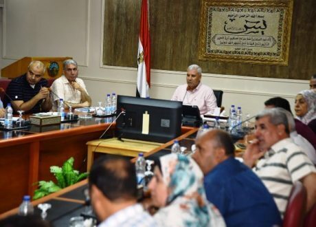 محافظ مطروح يتابع تنفيذ مشروعات مياه الشرب والصرف الصحي