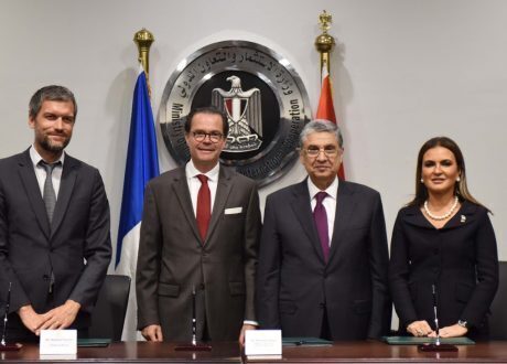 مصر وفرنسا توقعان منحتين لمشروع توصيل الغاز الطبيعي للمنازل