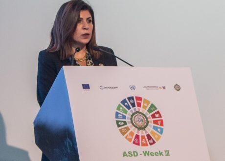 ندى العجيزي : المؤسسات والتمويل والقطاع الخاص والضمير المجتمعي أضلاع تحقيق التنمية المستدامة