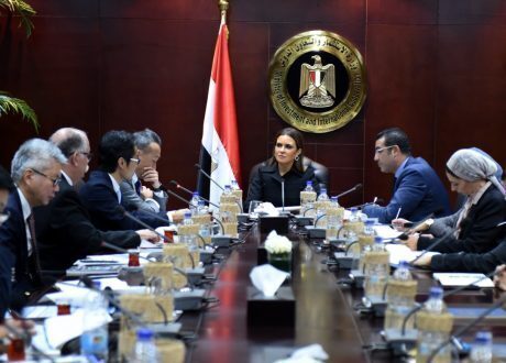 وزيرة الاستثمار تتابع مع «تويوتا» مشروع تصنيع المينى باص بالغاز الطبيعي
