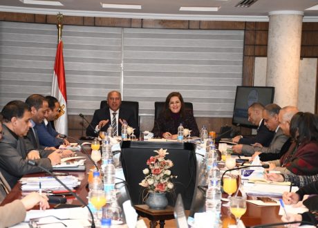 هالة السعيد و«الوزير» يناقشان الخطة الاستثمارية لـ«النقل» 2020/2021