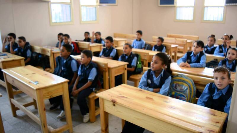 إنشاء وتجديد 46 مدرسة وتوزيع 2550 مقعدًا جديدًا للتلاميذ‎ بأسوان